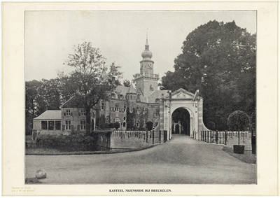 350776 Gezicht op de toegangspoort en de voorzijde van het kasteel Nijenrode te Breukelen uit het zuiden.